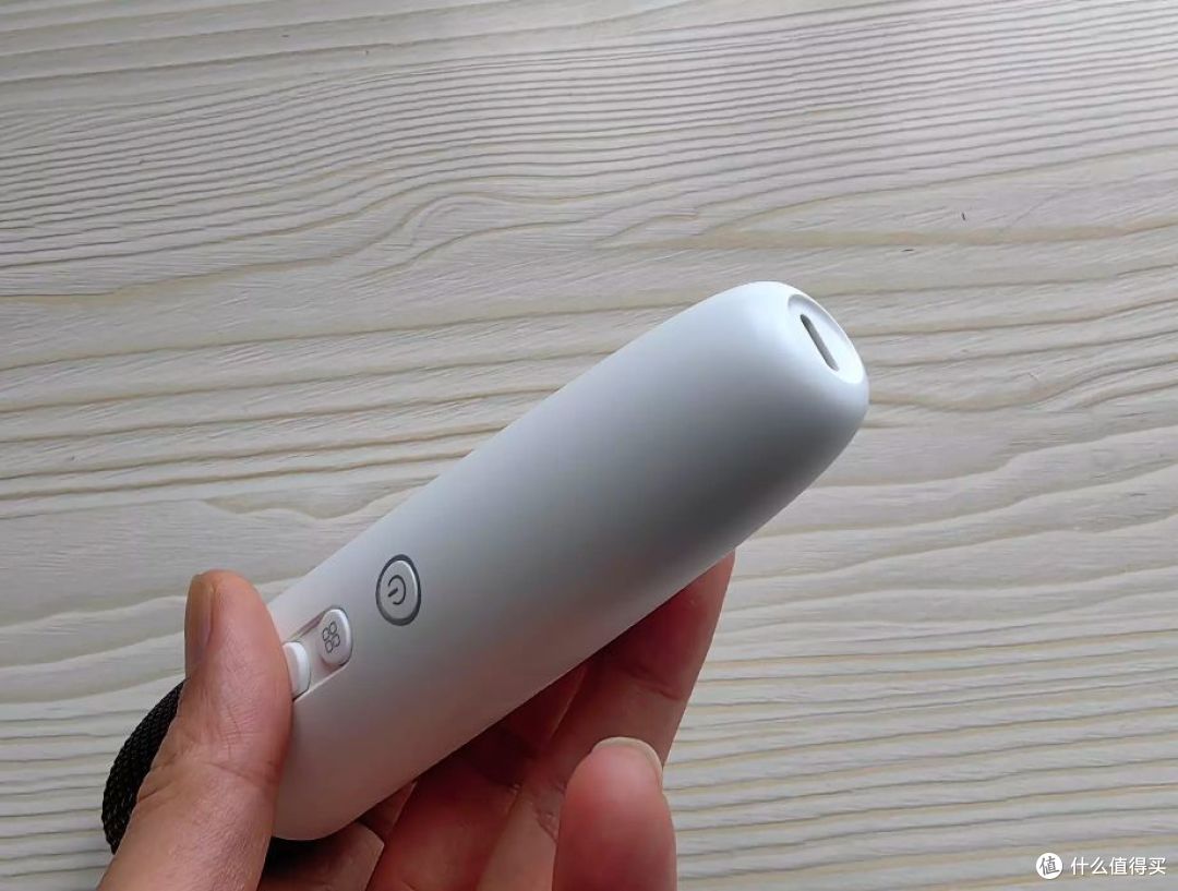 纯麦Q1Pro多场景使用无线麦克风:在家也能畅享K歌乐趣