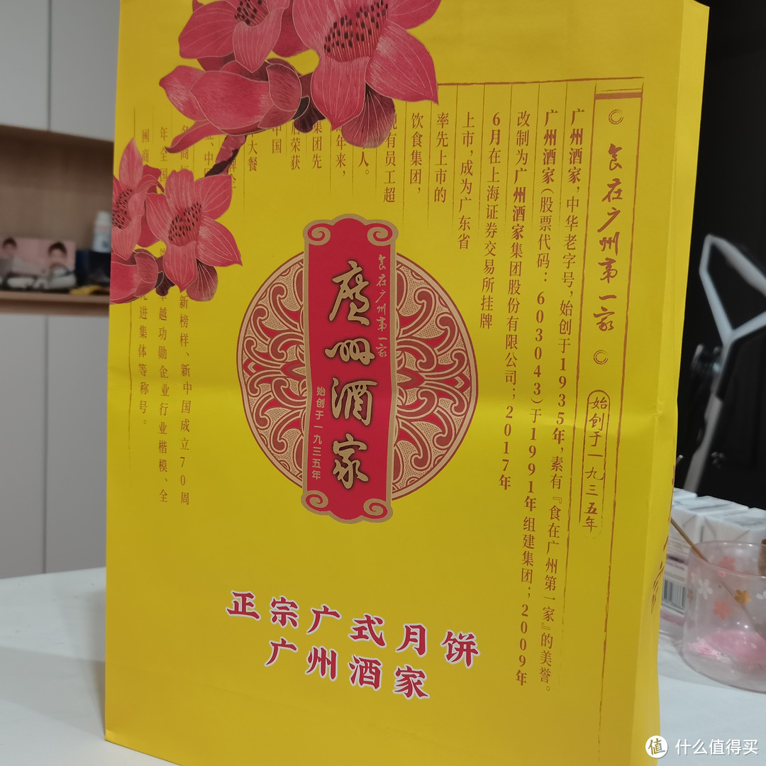 中秋佳节，月饼必选正宗广式双黄纯白莲蓉月饼!