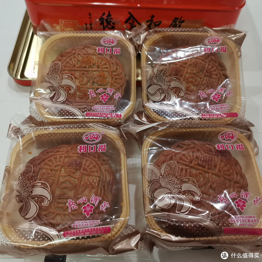 中秋佳节，月饼必选正宗广式双黄纯白莲蓉月饼!