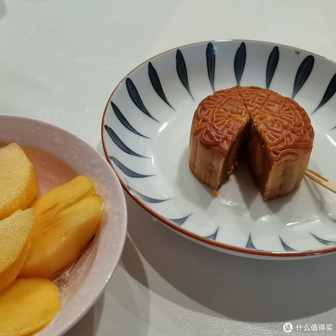 中秋佳节，月饼必选正宗广式双黄纯白莲蓉月饼!
