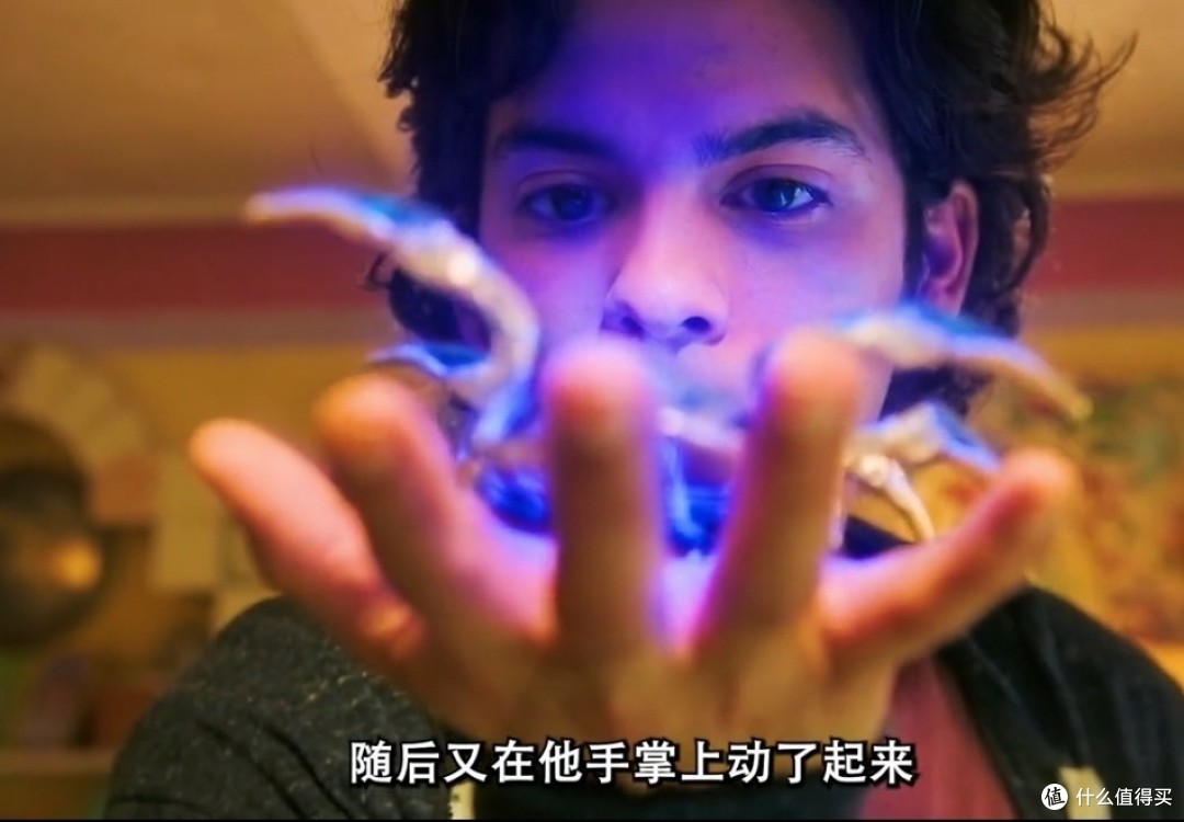 DC超英电影《蓝甲虫》小伙意外获得一套外星超能力盔甲