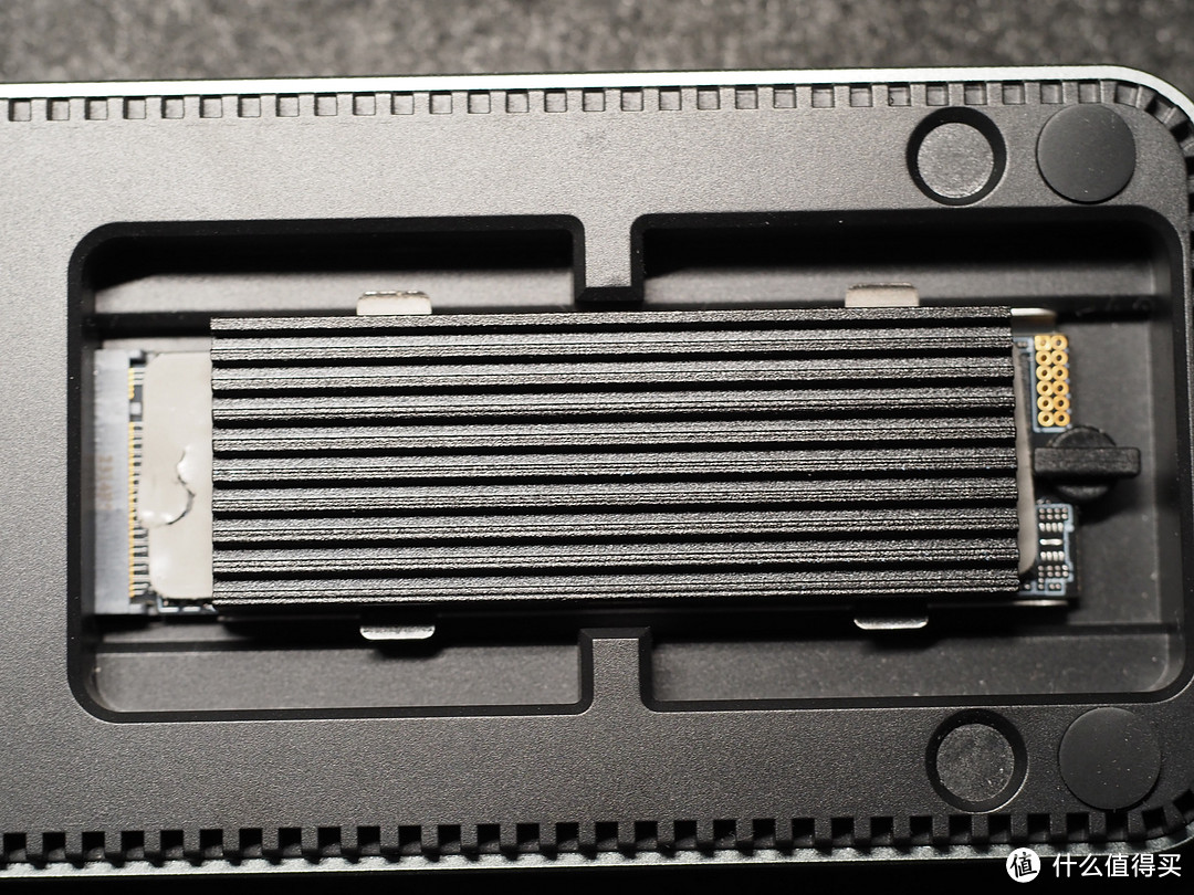 玖合 2TB PCIe4.0SSD 固态硬盘：读写速度狂飙，大容量存储无忧!