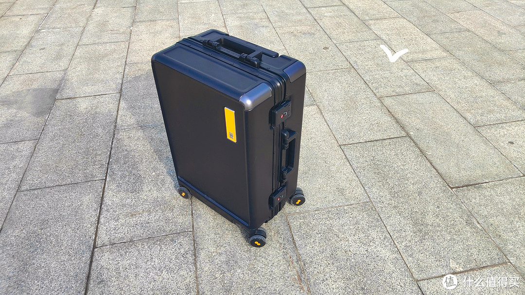 行李箱哪个牌子好？推荐年轻人使用的行李箱！高品质地平线8号He氦系列铝框旅行箱，出差、旅游都适合！