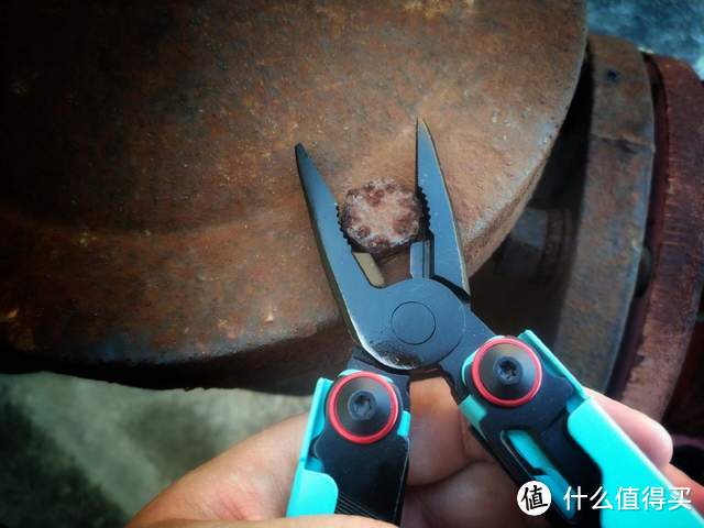 一身腔调,自在生活:瑞士科技变色龙户外多功能钳