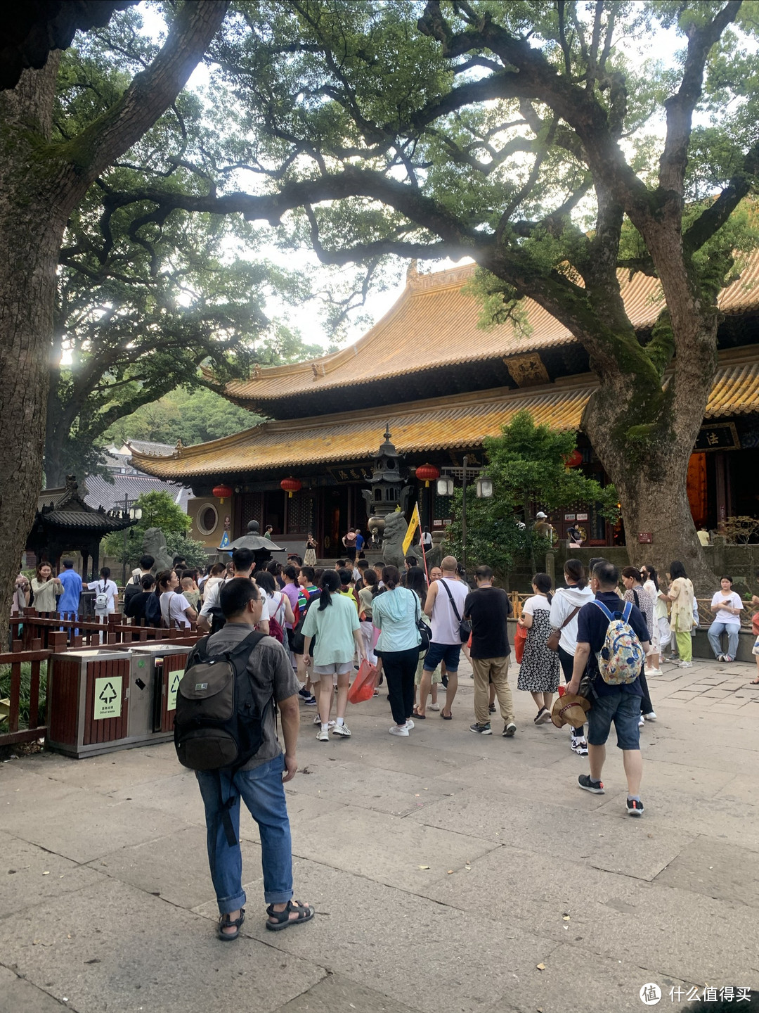 普济寺，第一个收费景点，5元，始建南梁，屡修屡毁，现在的主体是康熙留下来的