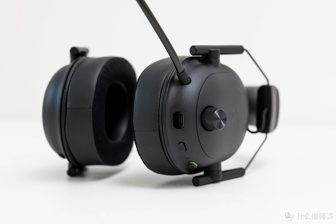 雷蛇首款三模无线游戏耳机——旋风黑鲨V2极速版上手分享