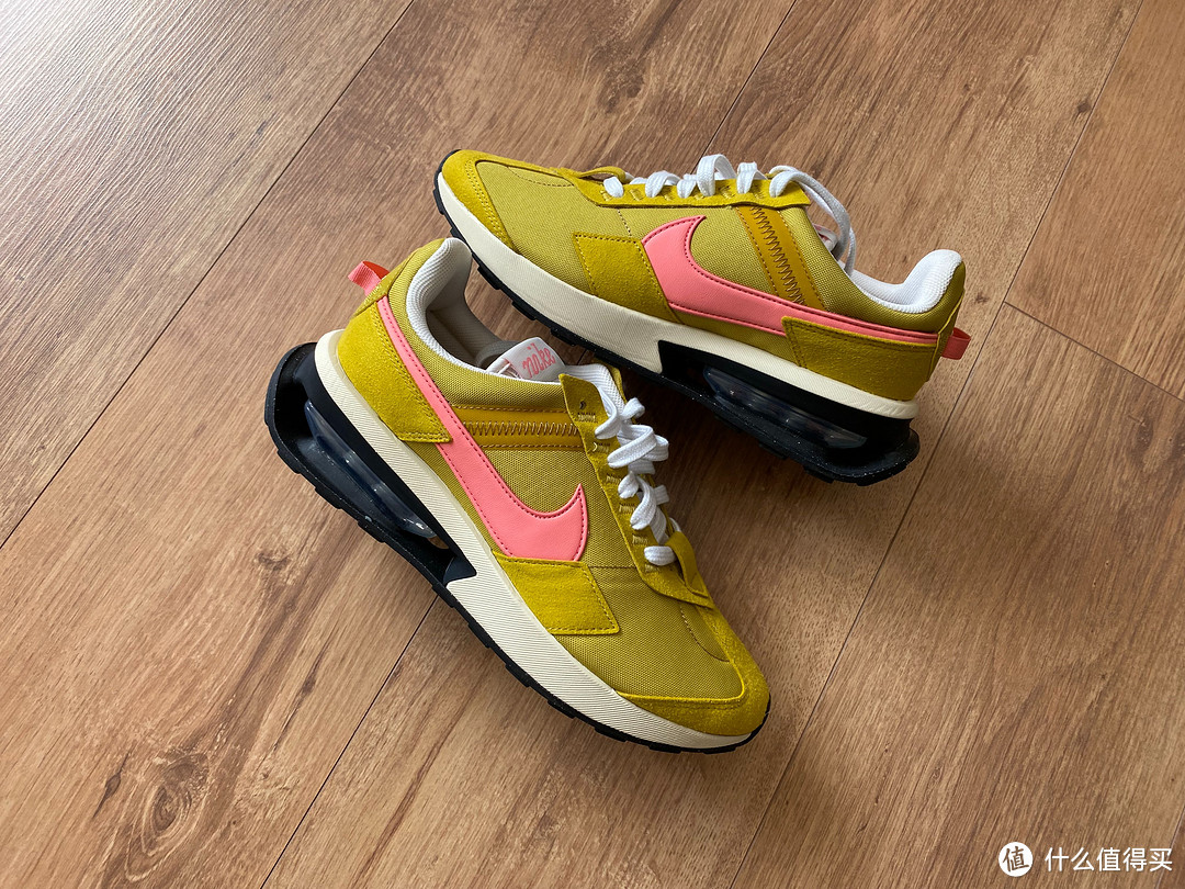 有着大气垫的Nike Air Max Pre-Day复古休闲鞋