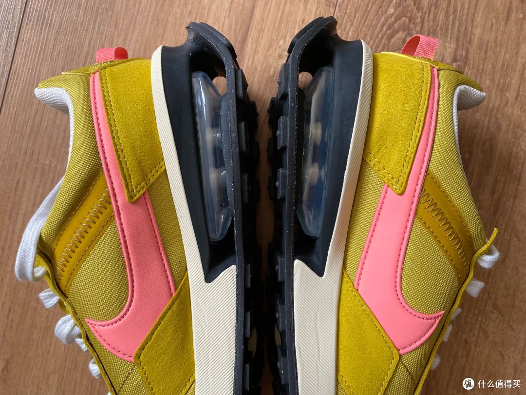 有着大气垫的Nike Air Max Pre-Day复古休闲鞋