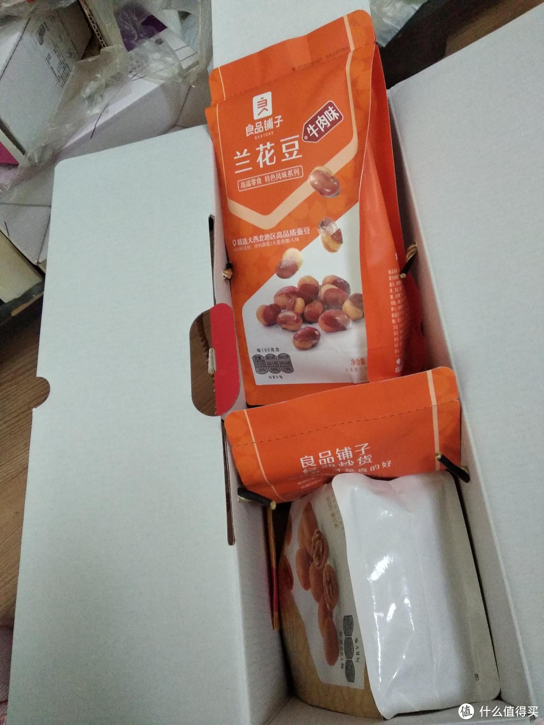 秘密花园：良品铺子零食大礼包，探索甜蜜与酥脆的美味世界