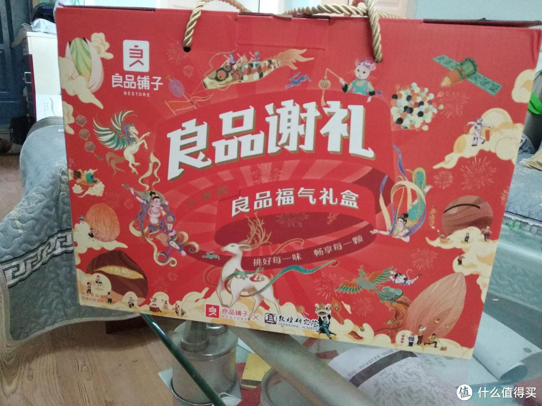 秘密花园：良品铺子零食大礼包，探索甜蜜与酥脆的美味世界