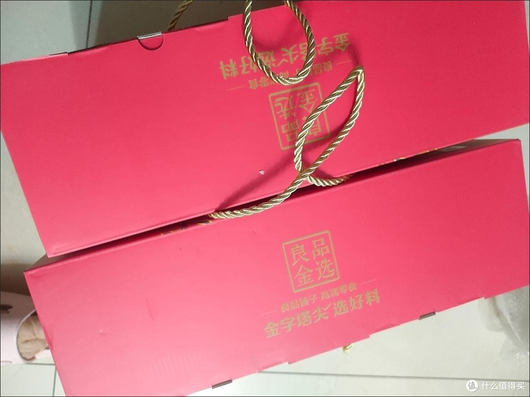 休闲时光：良品铺子零食大礼包，细腻口感陪你度过悠闲时刻