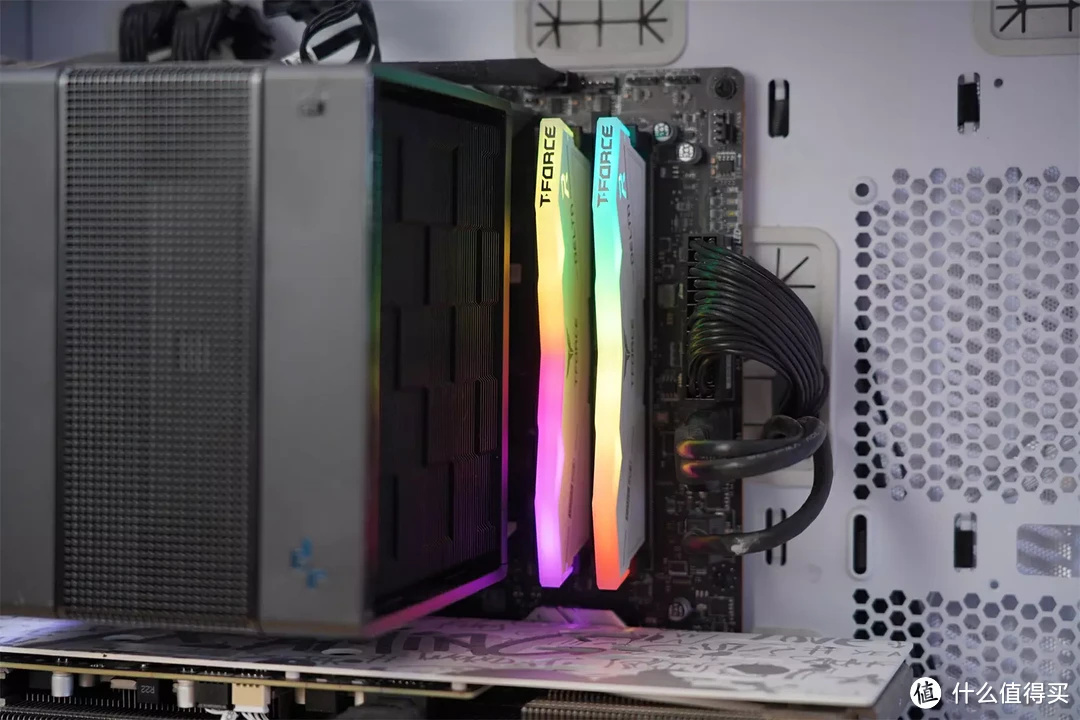 十铨DELTA RGB DDR5--为电竞与创意加速，游戏与内容创作的新伙伴