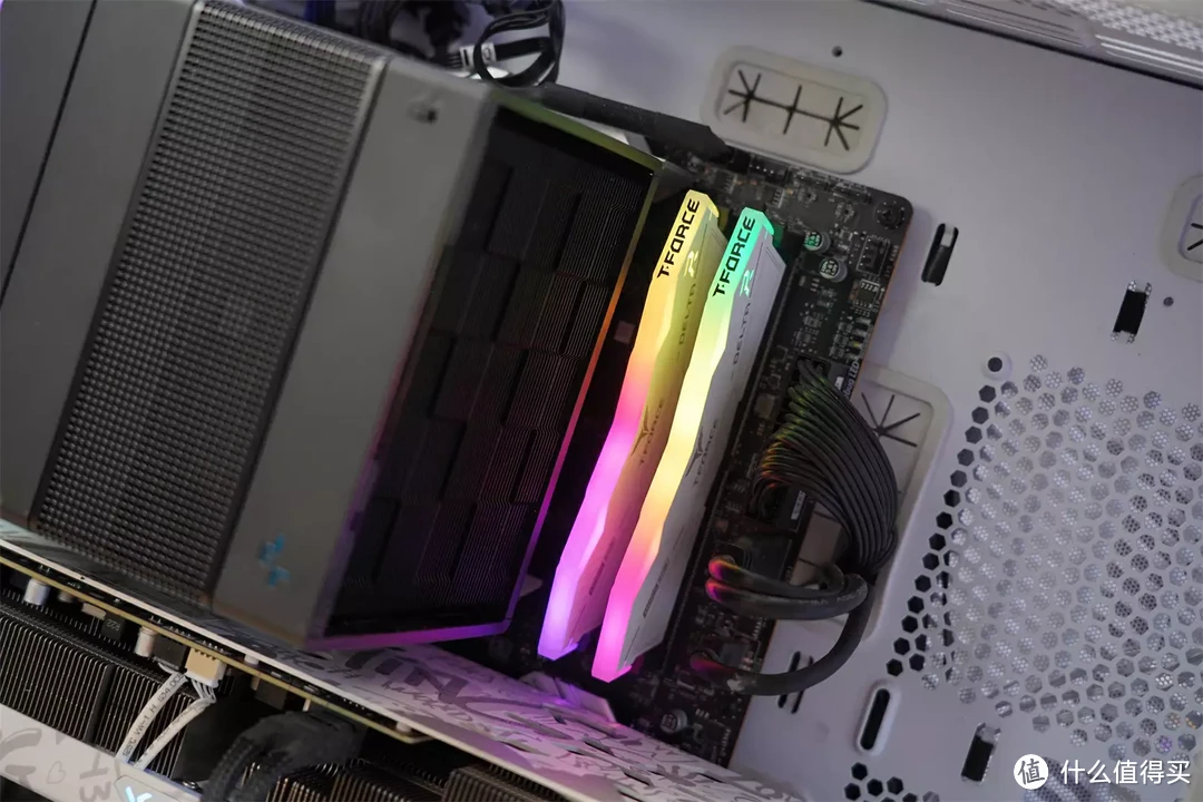 十铨DELTA RGB DDR5--为电竞与创意加速，游戏与内容创作的新伙伴