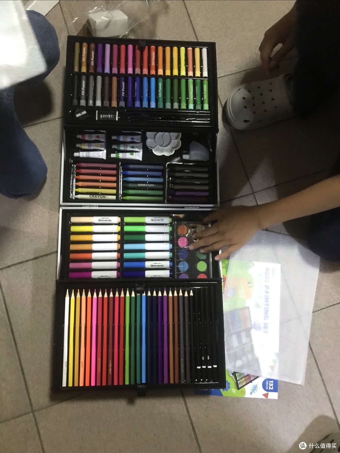 买了一套画画套装,很开心。