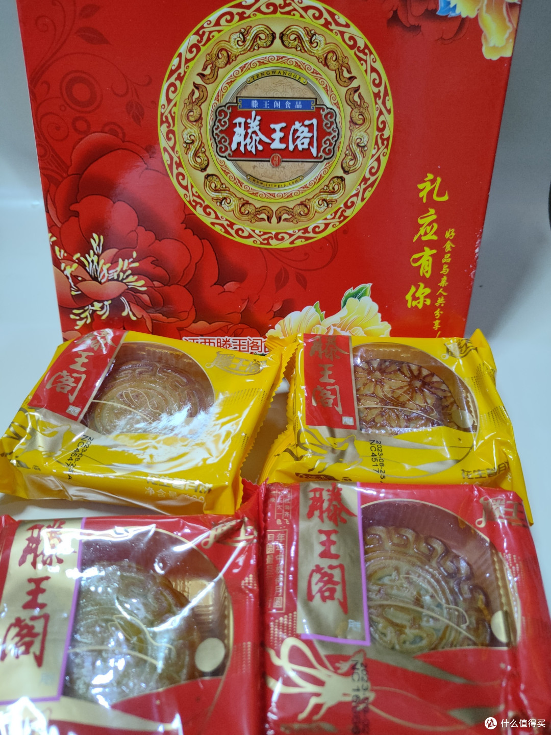 中秋送礼,当然要送月饼啦。