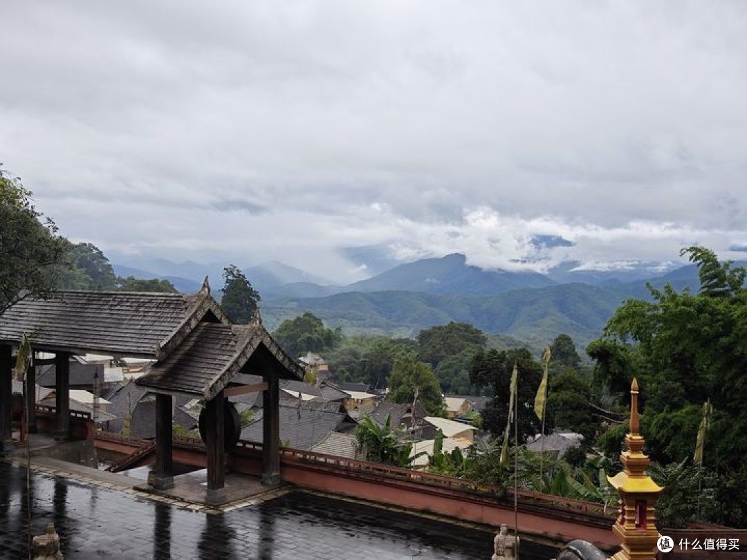 从茶祖庙俯瞰景迈山，风光真是怡人