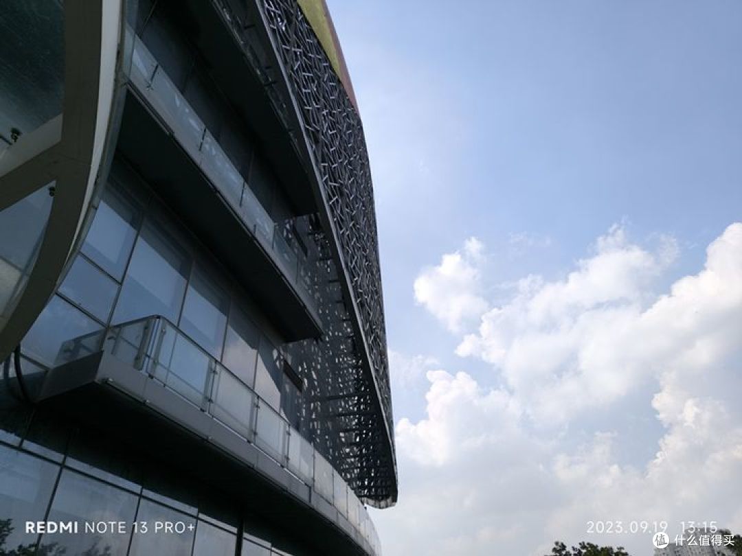 谁说中端机没有顶格体验 用过Redmi Note 13 Pro+就来告诉你