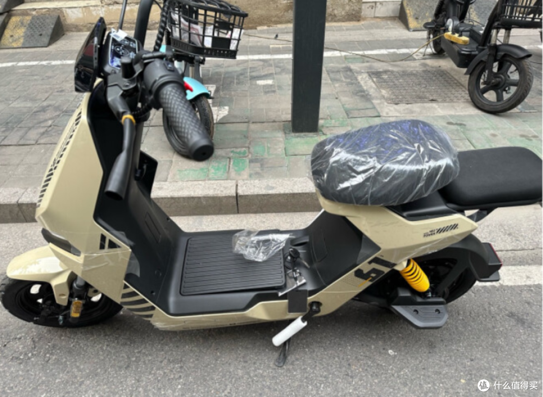 为什么有人宁可买3000的苹果手表，也不会考虑买同价位的电动车？