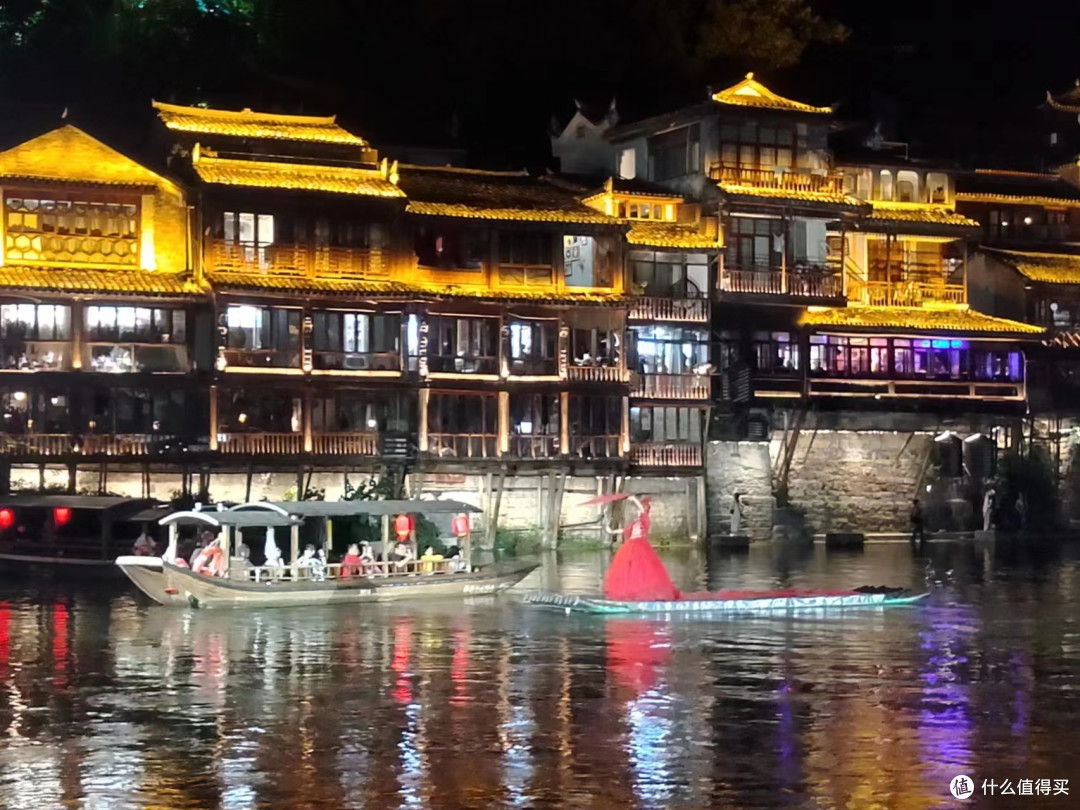 国庆出游，体验凤凰魅力~