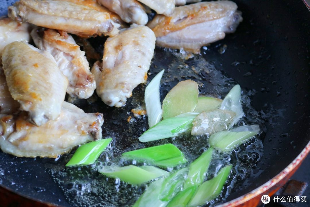 孩子最喜欢的鸡翅做法，色泽诱人口感鲜嫩，简单又美味