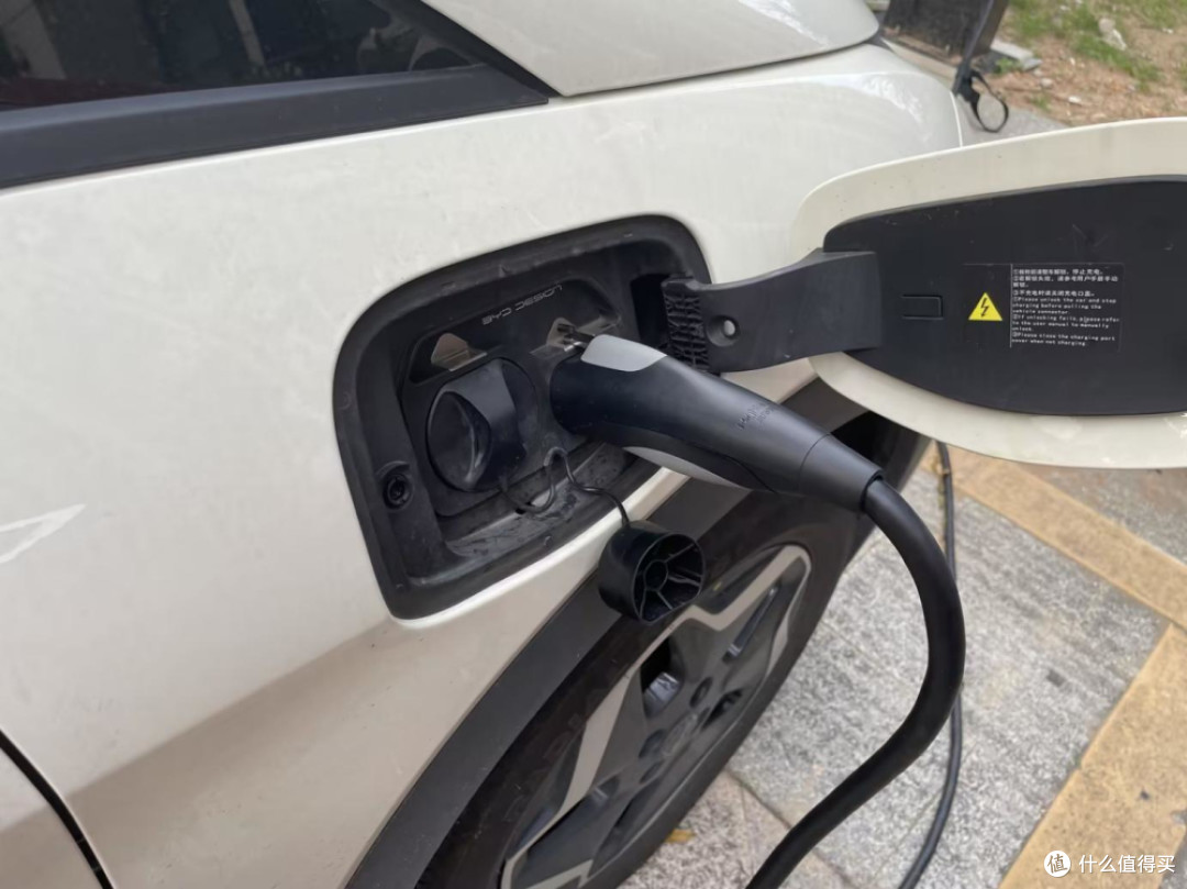 国庆出游私桩共享真香,小充嗨跑星耀4G家用充电桩