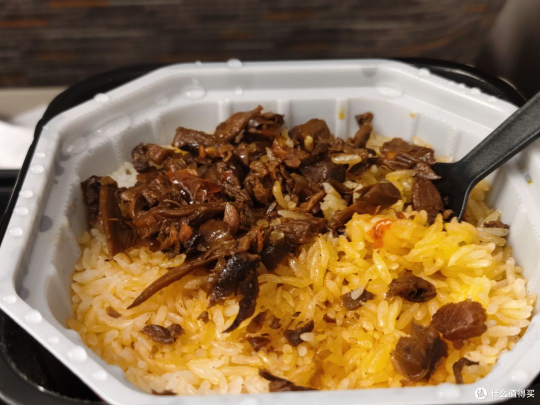 盒饭太贵?在高铁上评测几款自热米饭