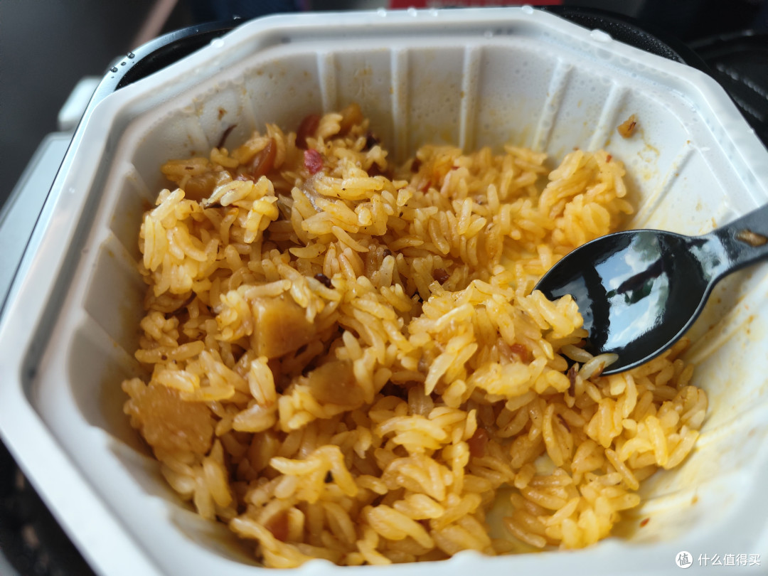 盒饭太贵?在高铁上评测几款自热米饭