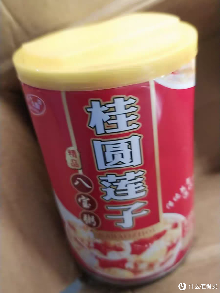 桂圆莲子八宝粥是一种营养丰富的早餐食品，它采用了五谷杂粮和粗粮作为主要原料