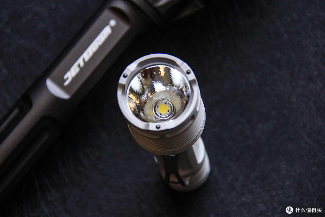 高颜值战术照明新体验:JETBeam M37手电