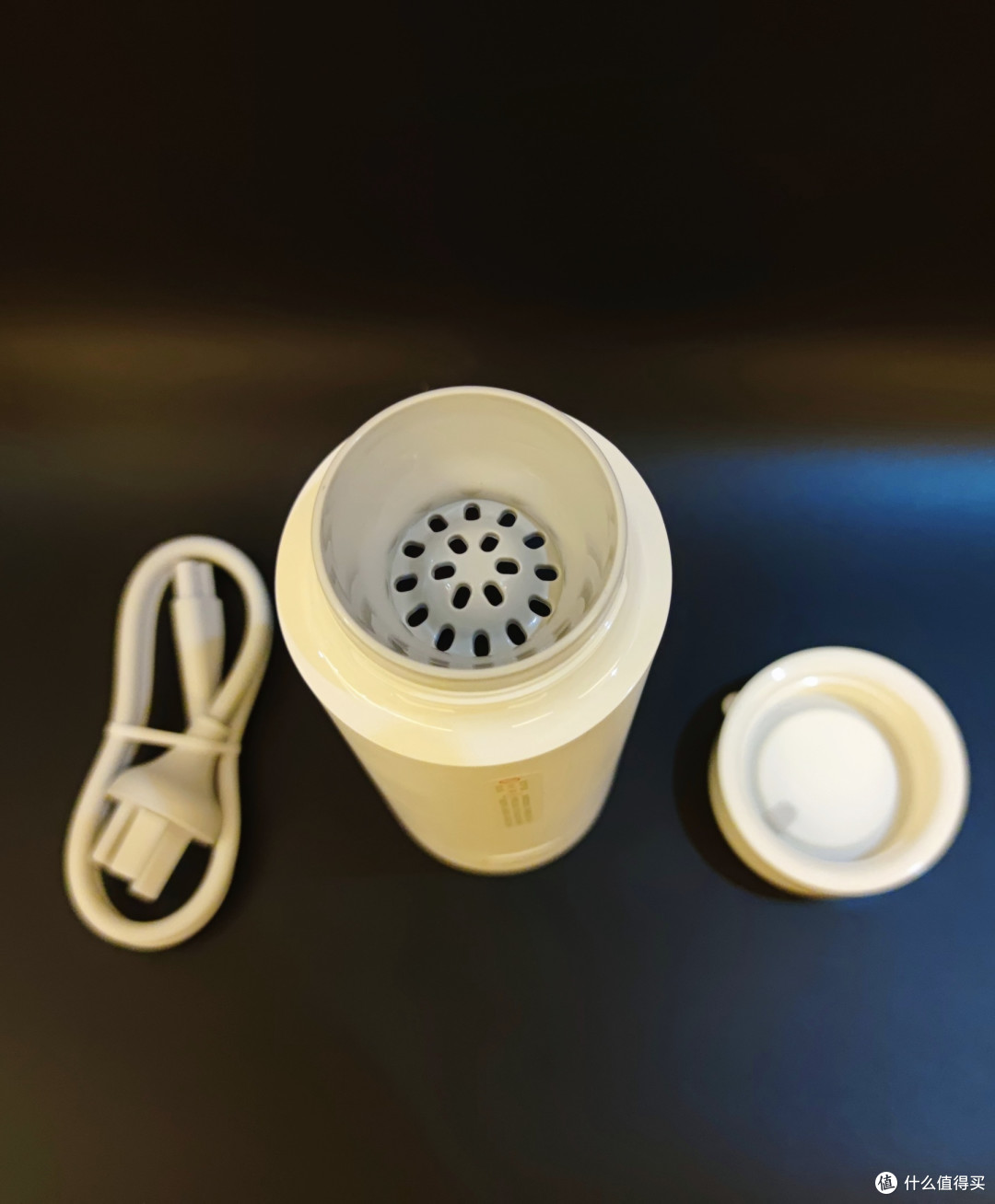 小巧精致的米家电热杯,主打一个便携.