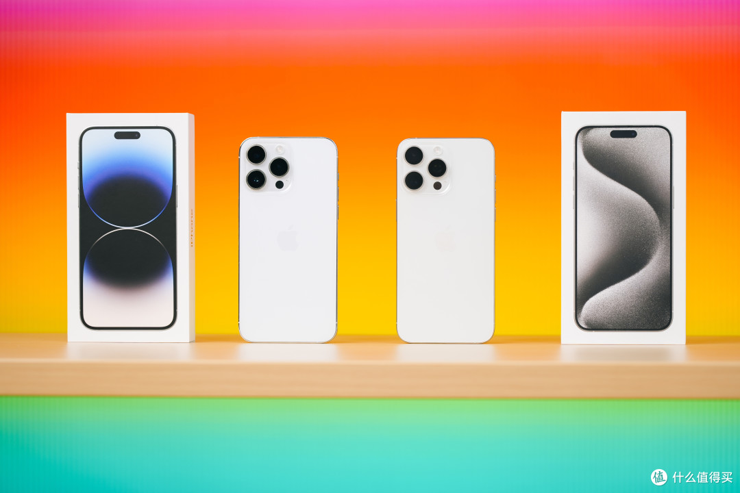 iPhone 15 Pro Max首发上手:充电/壳膜配件选购指南