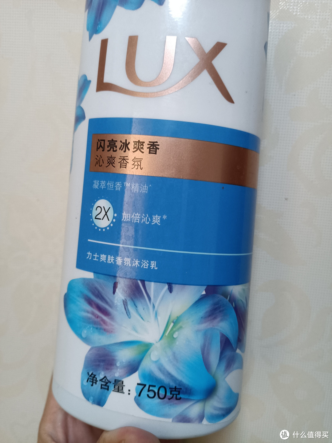 力士（LUX）闪亮冰爽 沁爽香氛 爽肤香氛沐浴乳750g ，很不错的沐浴露