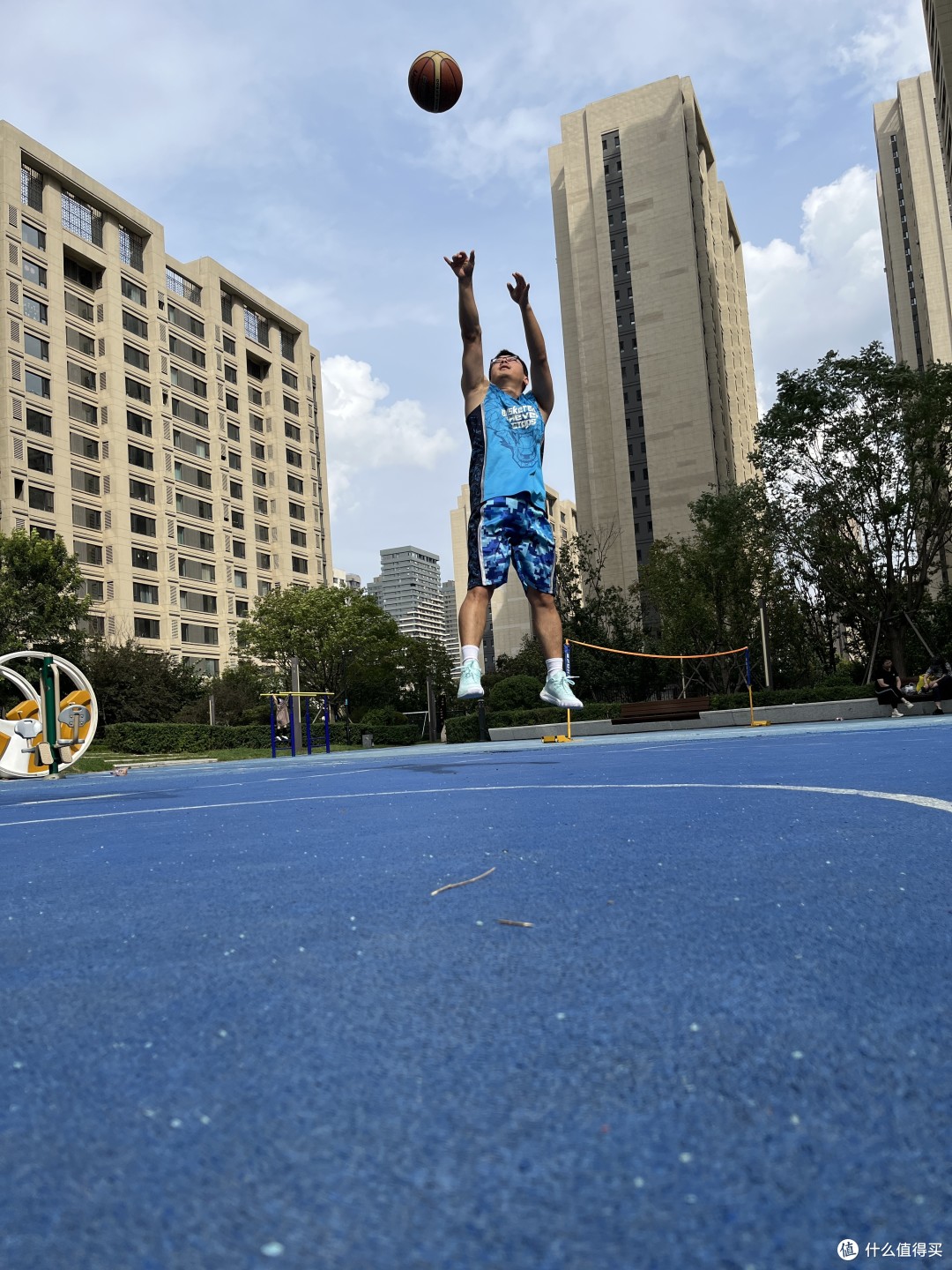 李宁利刃3V2篮球鞋,兼具颜值与功能