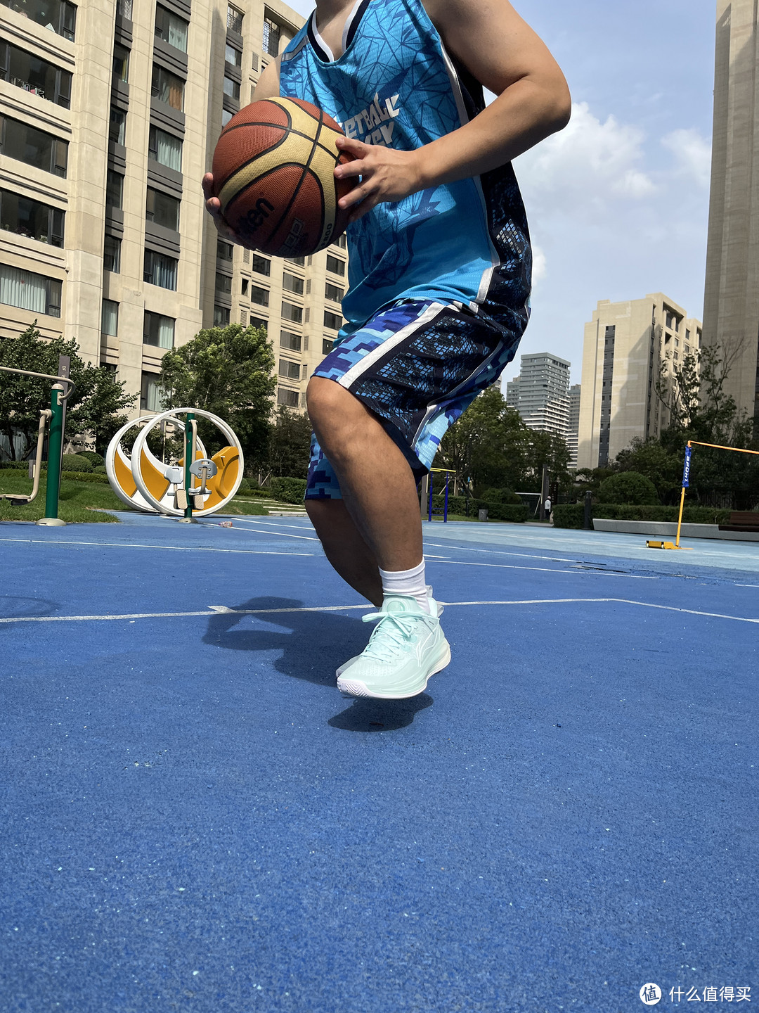 李宁利刃3V2篮球鞋，兼具颜值与功能
