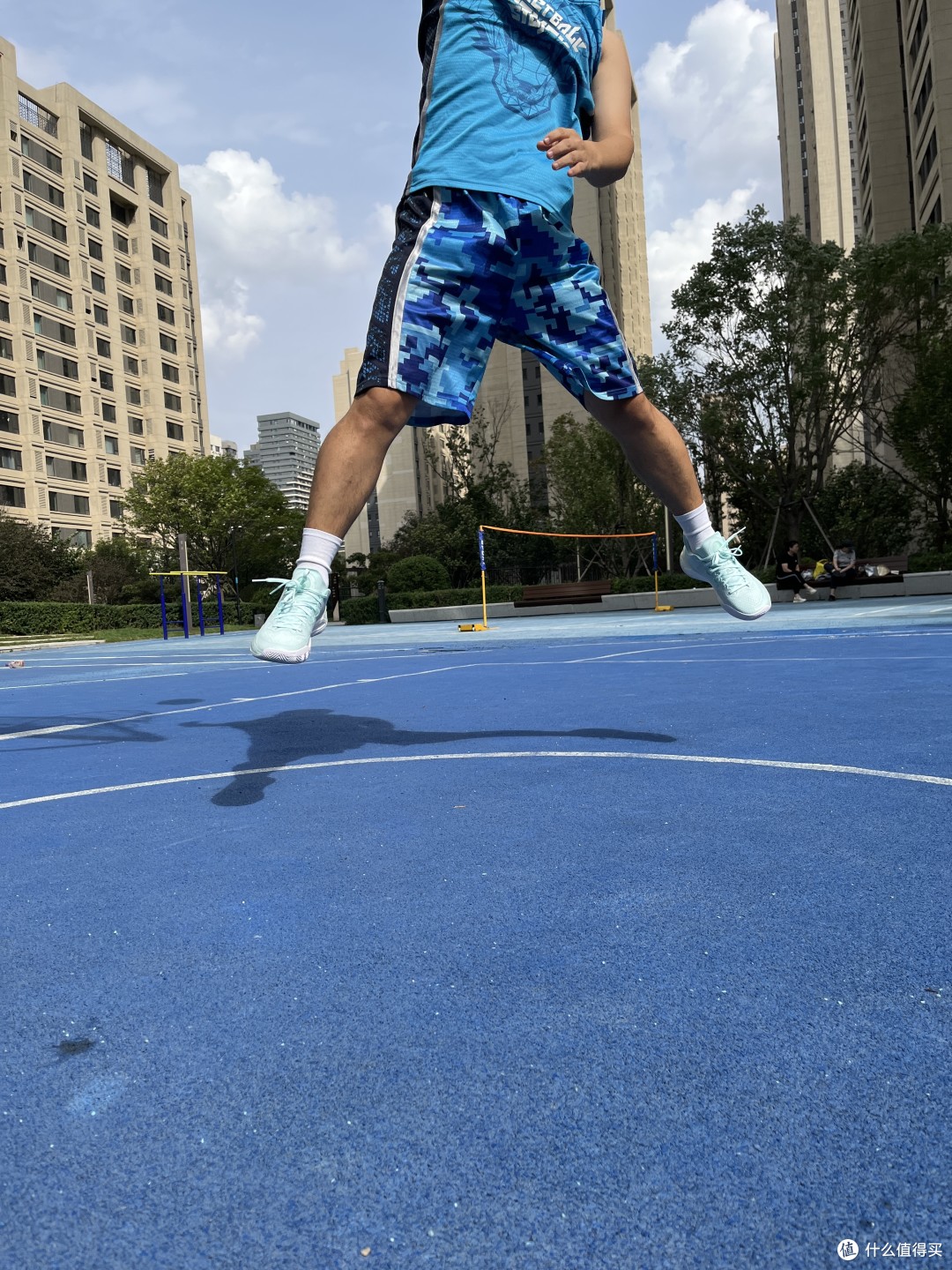 李宁利刃3V2篮球鞋,兼具颜值与功能