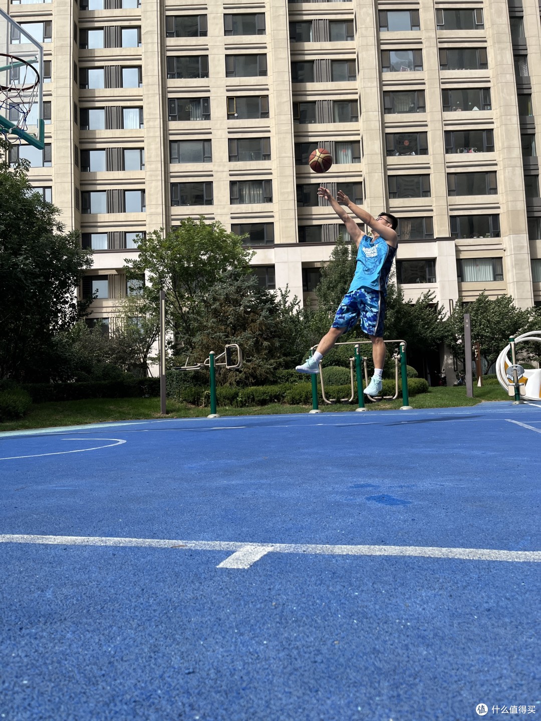 李宁利刃3V2篮球鞋,兼具颜值与功能