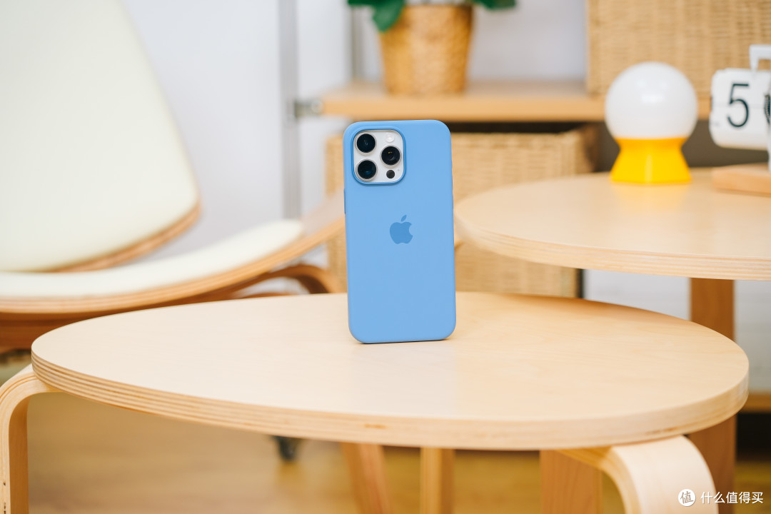 iPhone 15 Pro Max首发上手:充电/壳膜配件选购指南