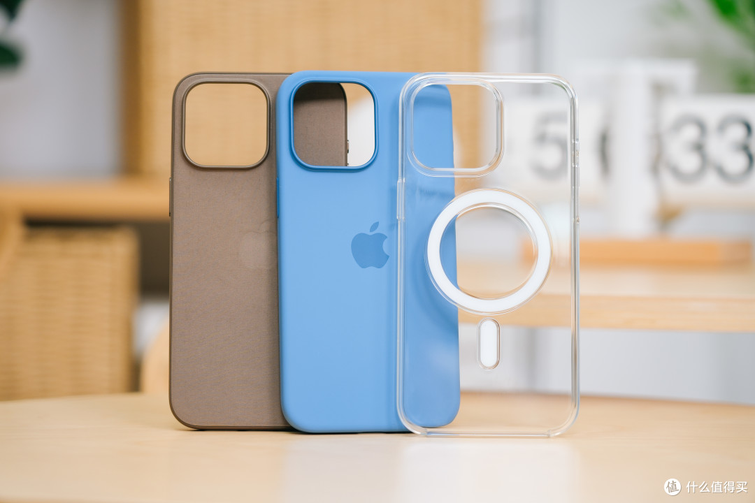 iPhone 15 Pro Max首发上手:充电/壳膜配件选购指南