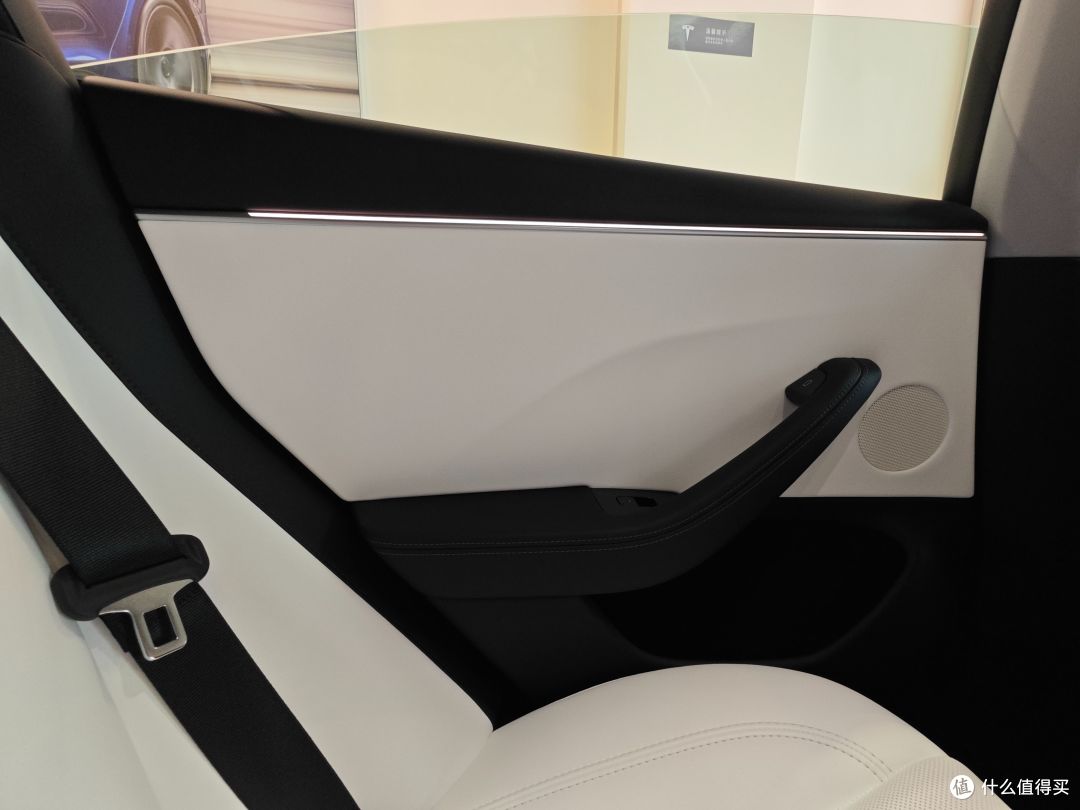 Model 3+探店静态体验！全方位提升的新一代特斯拉！