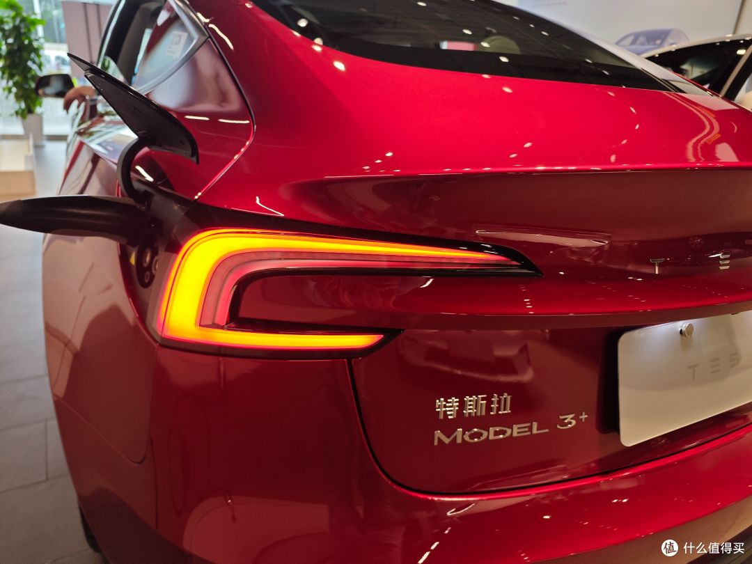 Model 3+探店静态体验！全方位提升的新一代特斯拉！