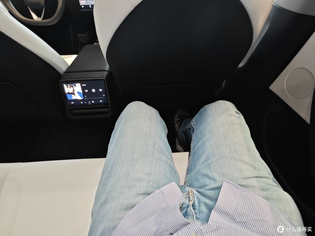 Model 3+探店静态体验！全方位提升的新一代特斯拉！