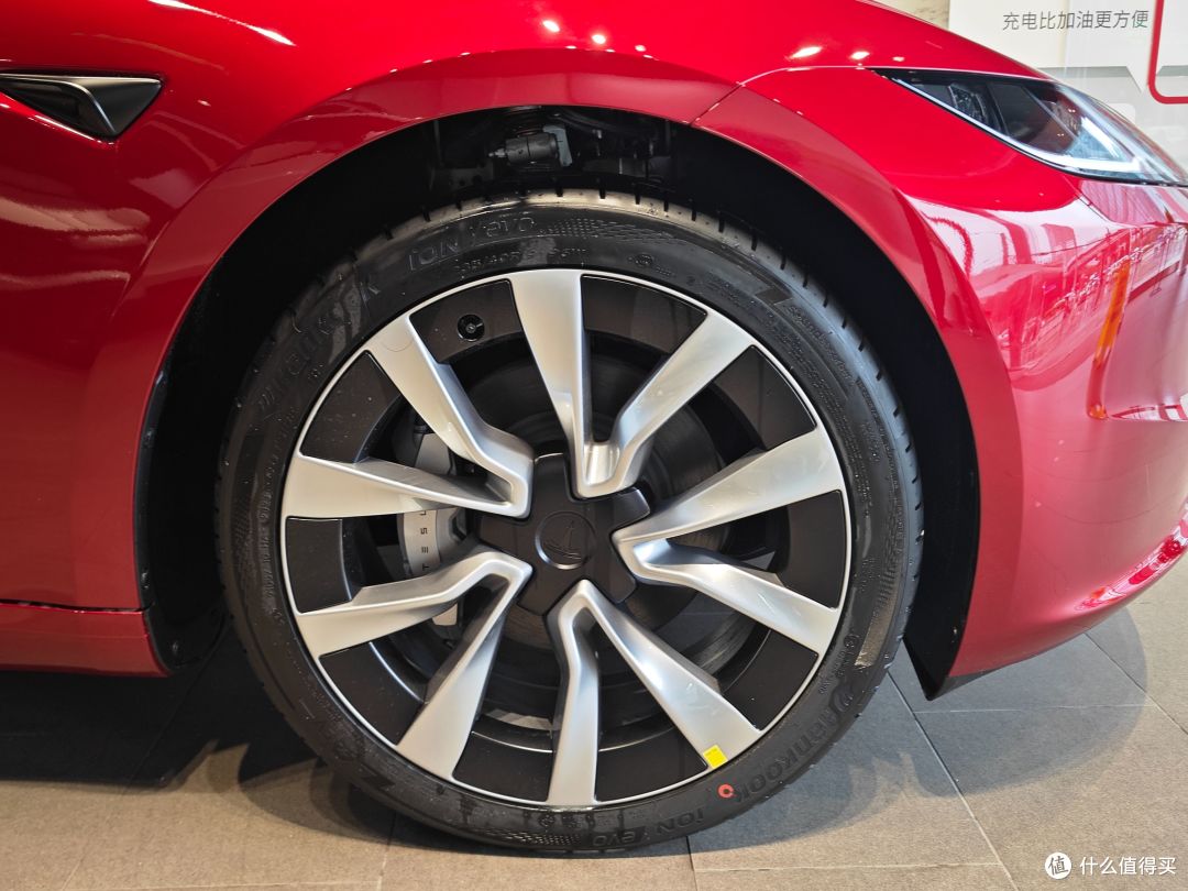Model 3+探店静态体验！全方位提升的新一代特斯拉！