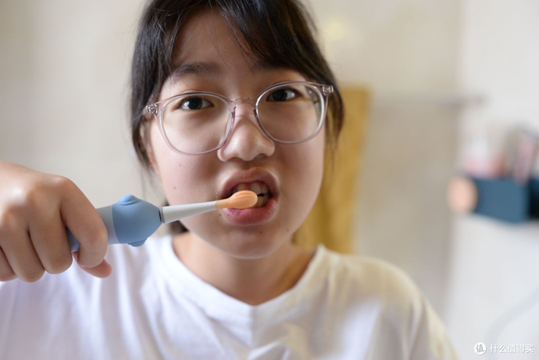 门牙缺了个角的娃,如何愉快的刷牙——usmile笑容加儿童电动牙刷Q10评测