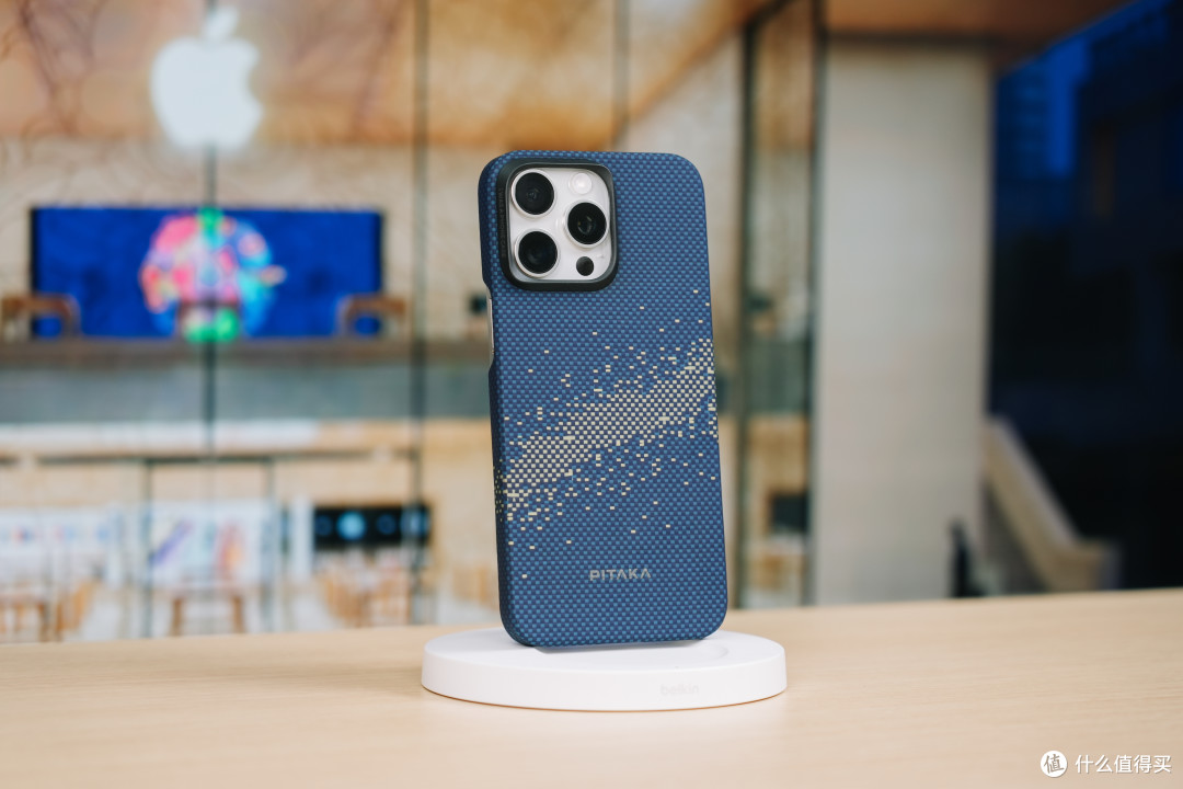 iPhone 15 Pro Max首发上手:充电/壳膜配件选购指南