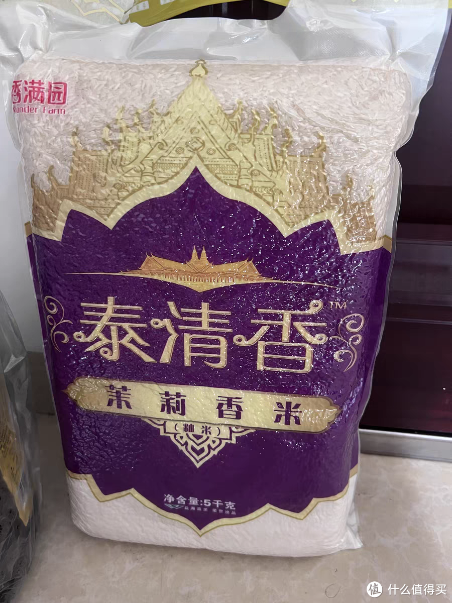 大米的名字虽然普通，但它的味道却是独一无二的。它的香气浓郁，口感细腻