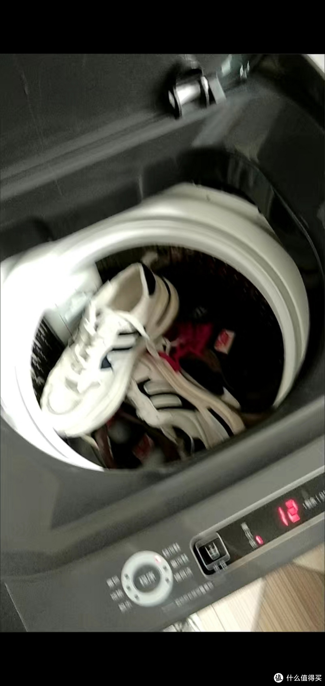 海尔全自动洗鞋机：创新磨尖丝刷毛，高效洗护，呵护鞋型