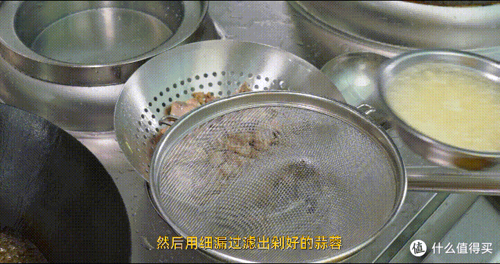 厨师长教你:“椒盐排骨”的家常做法,外酥里嫩,椒香味浓