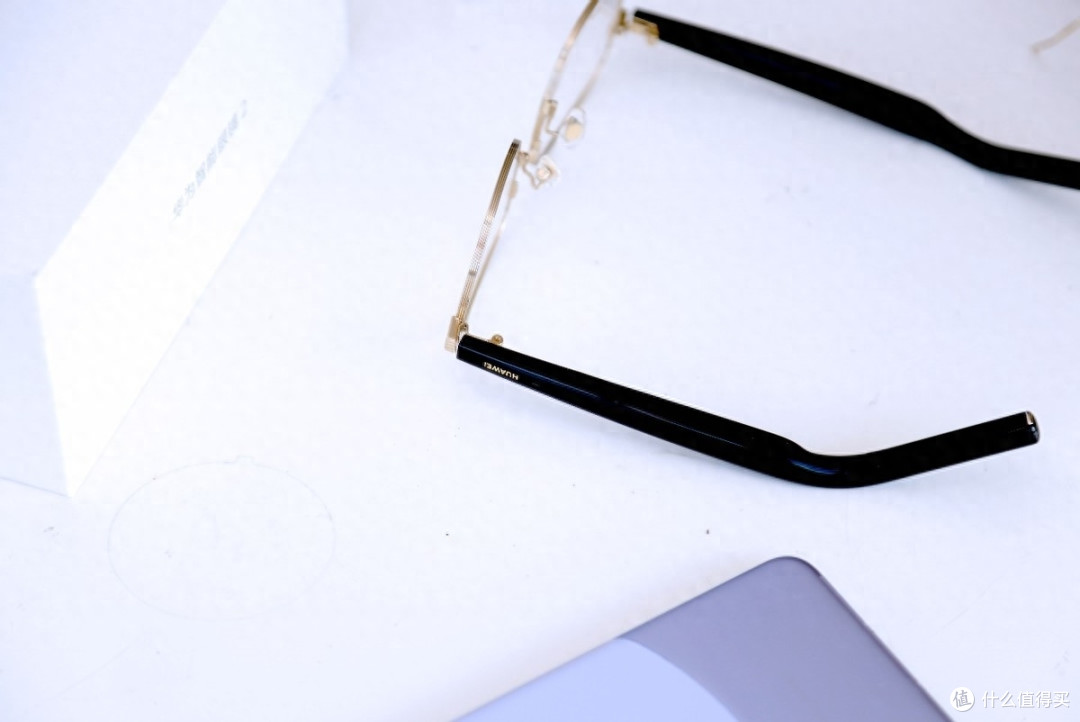 值得注意的是华为智能眼镜 2是支持镜片更换的,可以通过华为门店或者