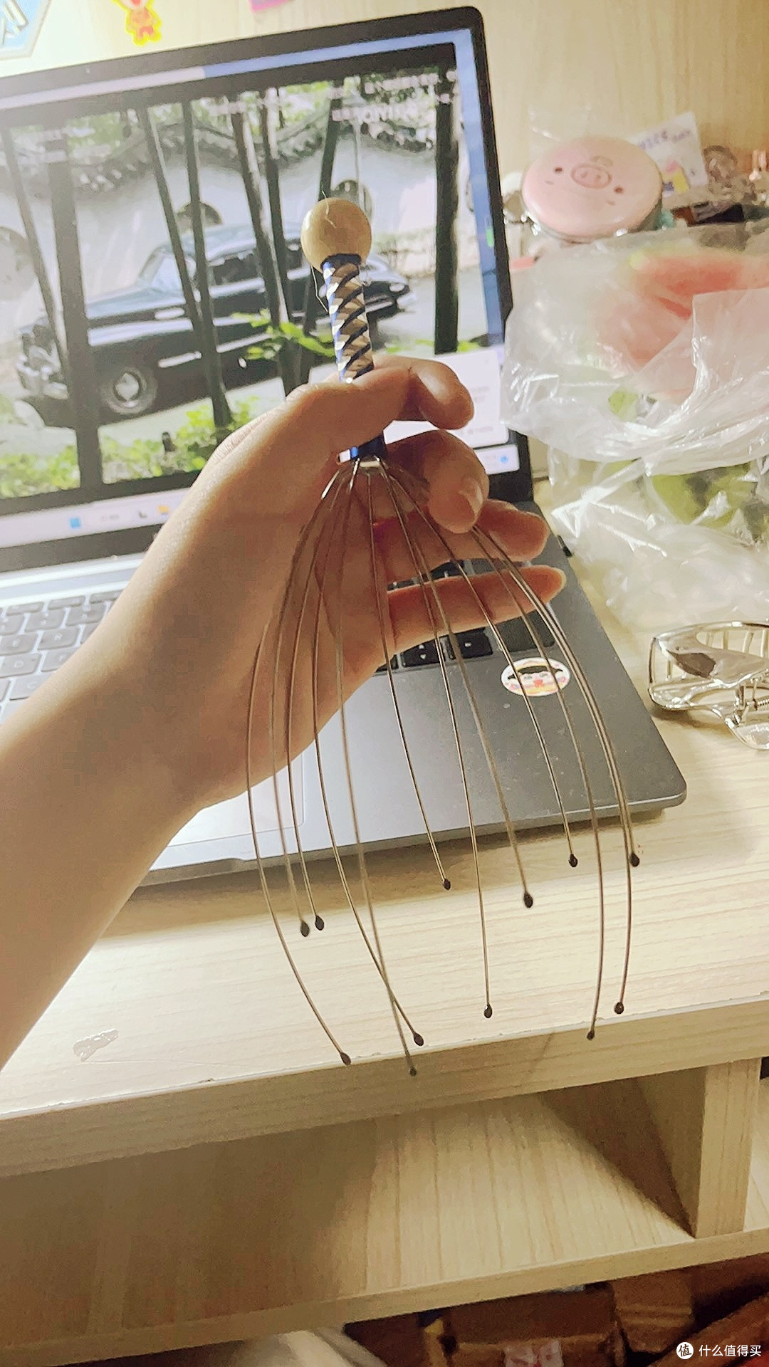 休息的时候我们可以用这个头部按摩器来解压哦