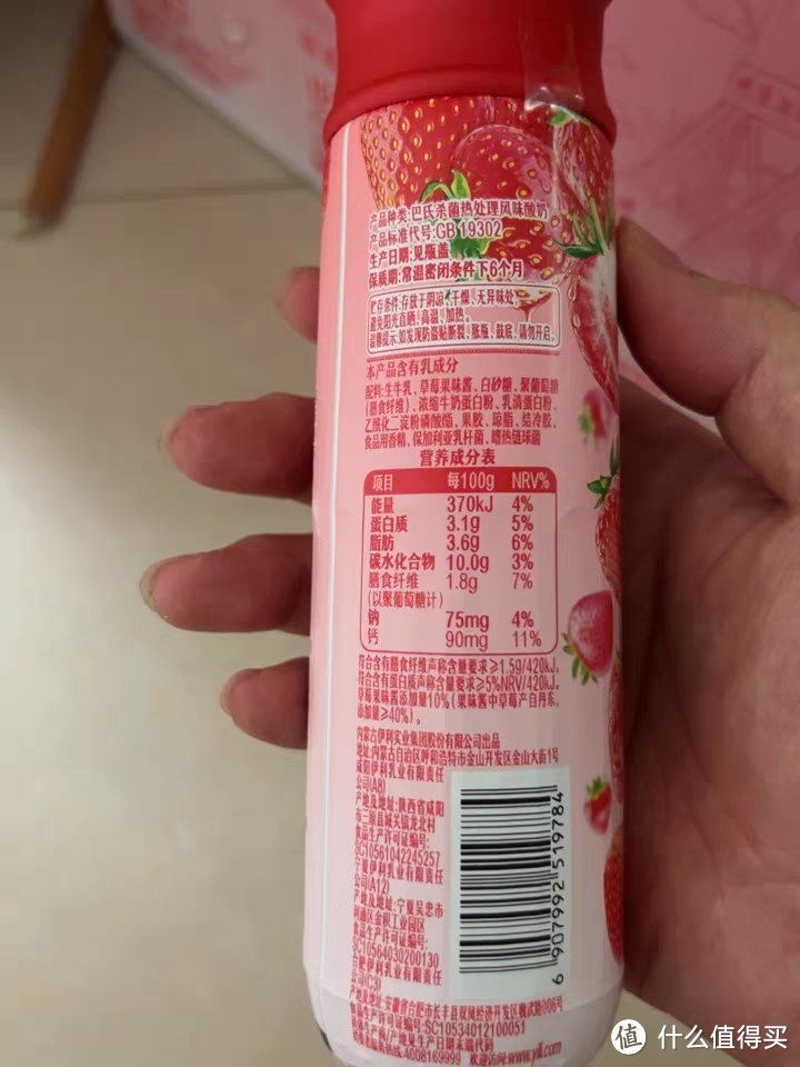 这款酸奶的包装非常精美，10瓶整箱的设计非常适合